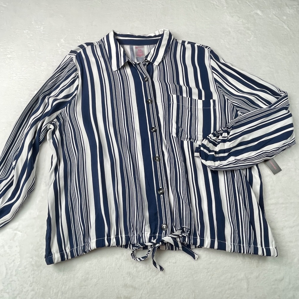 No Boundaries Woven Top Womens XL Navy Blue New Striped Tie Front Blouse